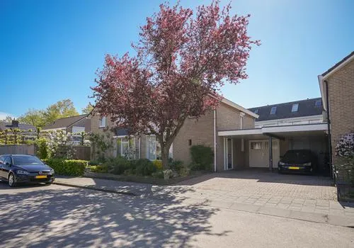 Tussenwoning te koop: Pastoor Jansstraat 25, Kern Beneden-Leeuwen Beneden-Leeuwen