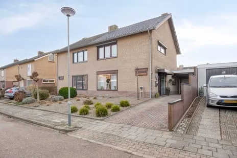 Twee-onder-één-kap te koop: Pastoor Kisselsstraat 2, Ulestraten Ulestraten