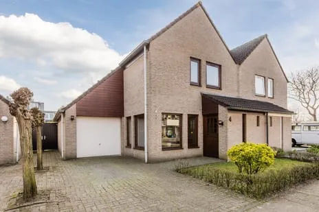 Twee-onder-één-kap te koop: Pastoor Leijtenstraat 4, Bavel Bavel (Gem. Breda)