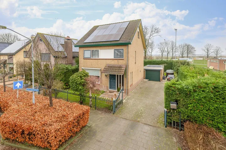 Vrijstaande woning te koop: Pastoor Lombartsstraat 24, Moerdijk Moerdijk