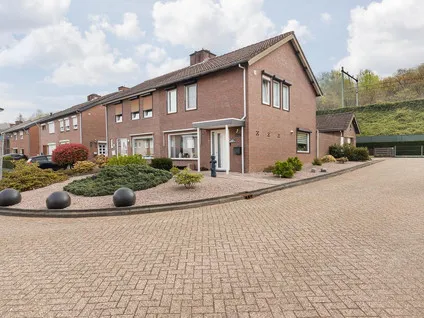 Twee-onder-één-kap te koop: Pastoor Smeetsstraat 60, Hulsen-Oostbroek Geulle
