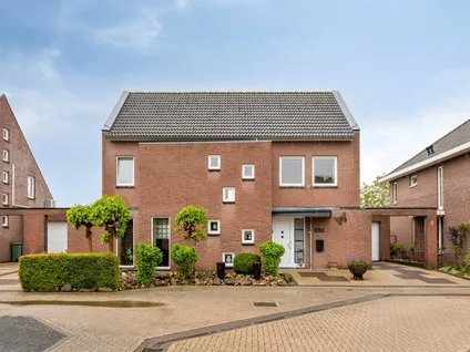 Vrijstaande woning te koop: Pastoor Starmansstraat 14, Oost Eijsden