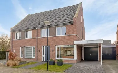 Tussenwoning te koop: Pastoor van Ervenstraat 45, Ommel centrum Ommel