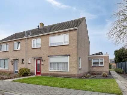 Twee-onder-één-kap te koop: Pastoor Willemsstraat 2, Kern Lamswaarde Lamswaarde
