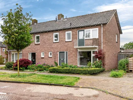 Twee-onder-één-kap te koop: Pastoriestraat 25, Pleijendal Dalfsen