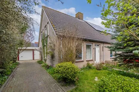 Twee-onder-één-kap te koop: Pastorijleane 10, Tzum Tzum