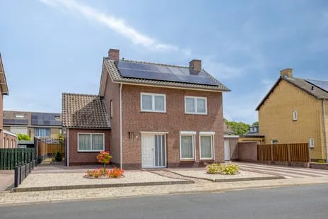 Vrijstaande woning te koop: Pater Dr. Neijensstraat 22, Heel Heel