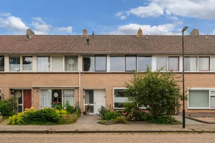 Tussenwoning te koop: Pater Schuurmanstraat 8, Bolsward-Noord Bolsward