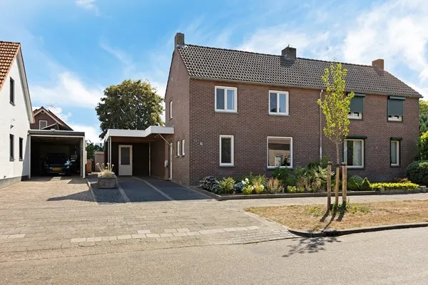 Twee-onder-één-kap te koop: Pater van Donstraat 12, Kern Heibloem Heibloem