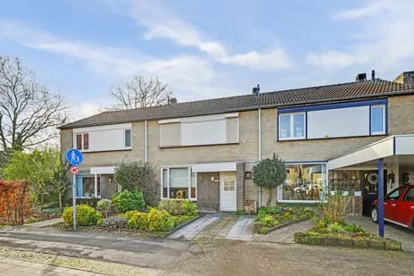 Tussenwoning te koop: Pater Beekerplein 14, Velden