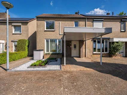 Hoekwoning te koop: Pater Beekerplein 6, Velden-Oost Velden