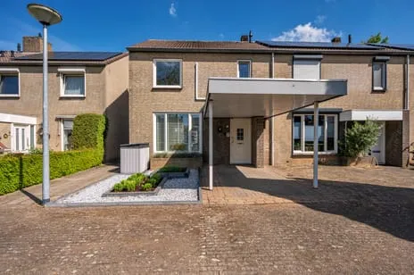 Hoekwoning te koop: Pater Beekerplein 6, Velden-Oost Velden