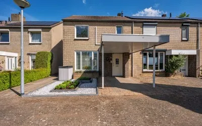 Hoekwoning te koop: Pater Beekerplein 6, Velden-Oost Velden
