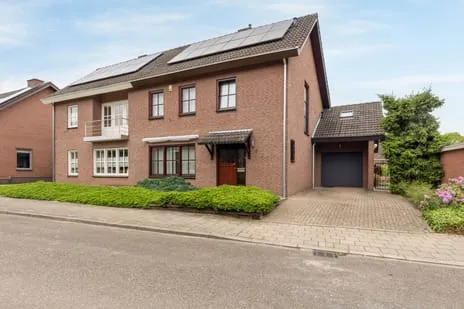 Hoekwoning te koop: Pater Schreursstraat 1, Overhoven Sittard
