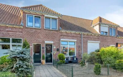 Tussenwoning te koop: Pathmosstraat 64, Pathmos Enschede
