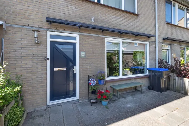 Tussenwoning te koop: Patrijsstraat 18, Sommelsdijk