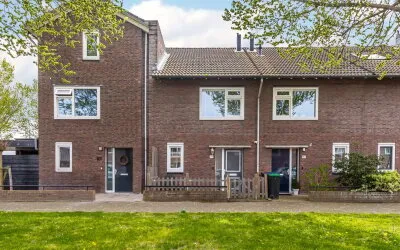 Tussenwoning te koop: Paul Steenbergenlaan 99, Zonne Veld 'S-Gravenhage