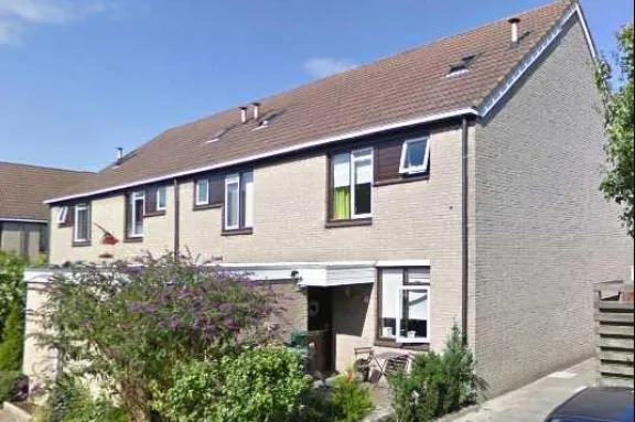 Tussenwoning te huur: Paul Desmondsingel 8, Rotterdam