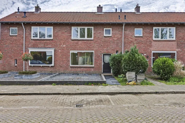 Tussenwoning te koop: Paulinastraat 103, Hengelo