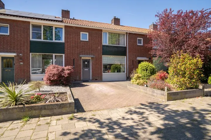Tussenwoning te koop: Paulinastraat 74, Nijverheid Hengelo