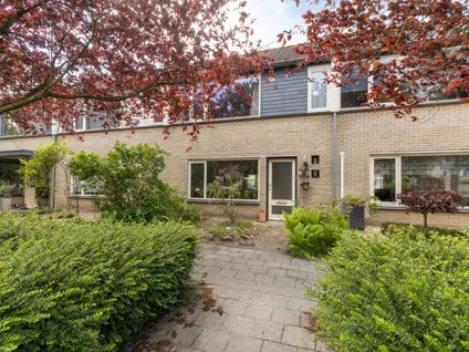 Tussenwoning te koop: Paulus Potterlaan 51, Laanzicht Woudenberg
