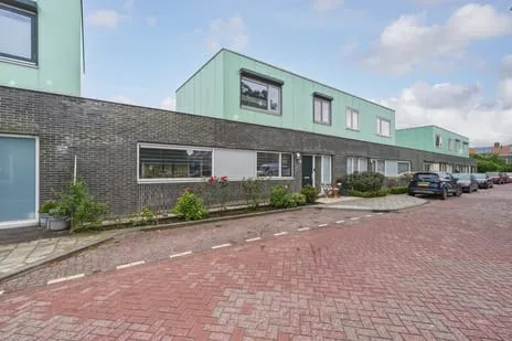 Tussenwoning te koop: Paulus Potterlaan 8, Bloemenlaan e.o. West Vlissingen