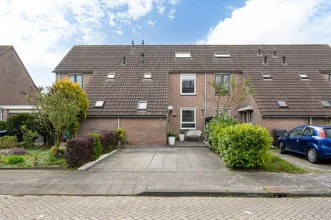 Tussenwoning te koop: Paulus Akkermanwei 15, Westeinde Leeuwarden