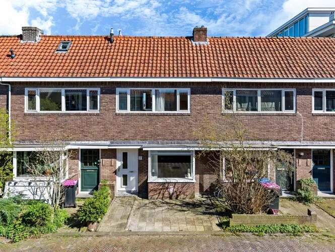 Tussenwoning te koop: Paulus Potterstraat 23, Gerard Dou Leeuwarden
