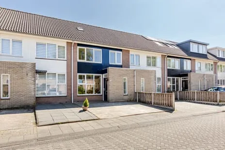 Tussenwoning te koop: Paulus Potterstraat 92, Tussen de Vaarten N.- Oost Almere