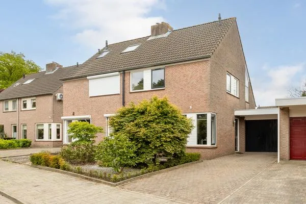 Tussenwoning te koop: Peeberg 85, Ossendrecht Ossendrecht