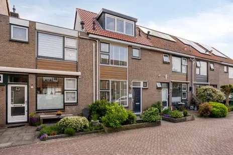 Tussenwoning te koop: Peizerdiep 37, Koningshof Pijnacker