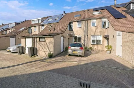 Tussenwoning te koop: Pelikaanhof 58, 't Lien noord Leidschendam