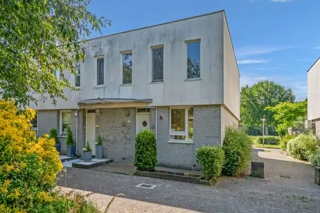 Corner house for sale: Pelikaansingel 49, Bosrand Delft