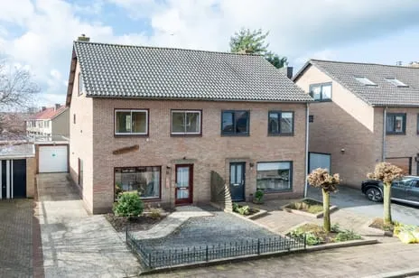 Twee-onder-één-kap te koop: Peppelerweg 28, Putten-Zuid-Oost Putten
