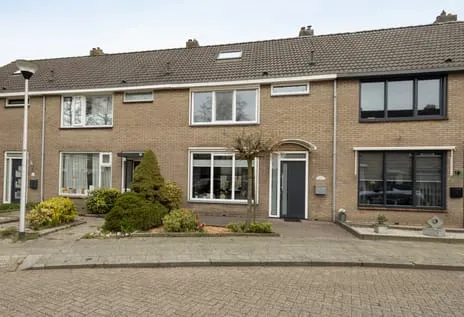 Tussenwoning te koop: Peppelgaarde 69, Etten-Leur