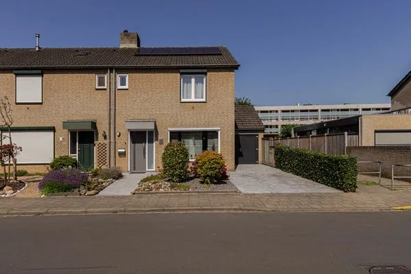 Corner house for sale: Peppelhoven 16, Amby Maastricht