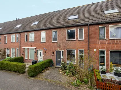 Tussenwoning te koop: Peppengouw 50, Lindengouw, Muidergouw en Peppengouw Almere