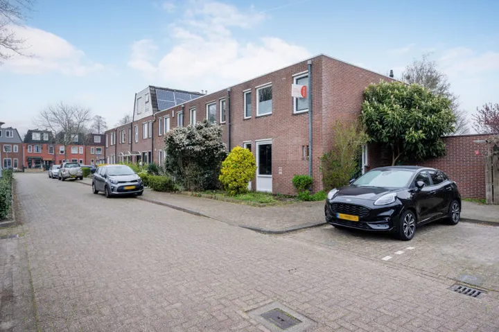 Hoekwoning te koop: Peppengouw 99, Lindengouw, Muidergouw en Peppengouw Almere