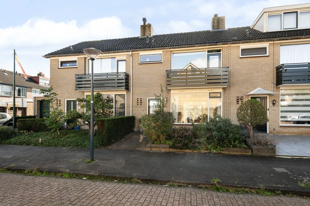 Tussenwoning te koop: Peregaard 3, Zwaag
