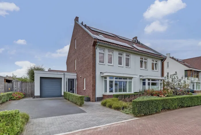Twee-onder-één-kap te koop: Perenboom 12, Cuijk