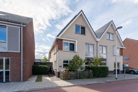 Tussenwoning te koop: Perengaarde 68, Voorofschebuurt Boskoop