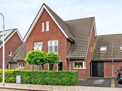 Terraced house for sale: Pergolesilaan 11, Baanhoek-West Sliedrecht