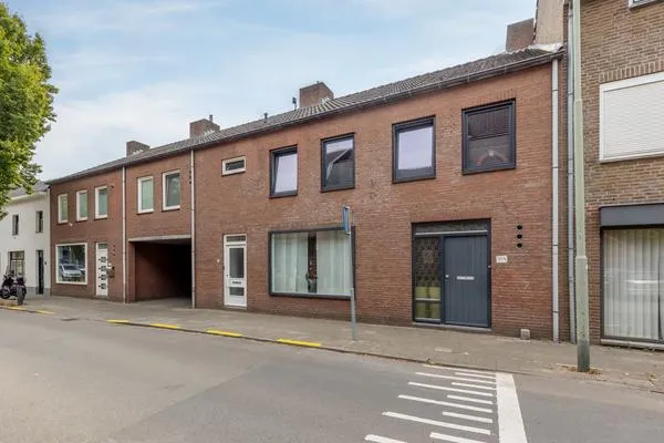 Tussenwoning te koop: Peschstraat 35A, Geleen