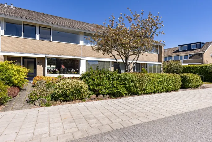 Tussenwoning te koop: Peter van Anrooystraat 4, Componistenbuurt Oost Assen