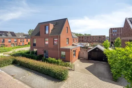Vrijstaande woning te koop: Peterhof 17A, Hanzekwartier Dronten
