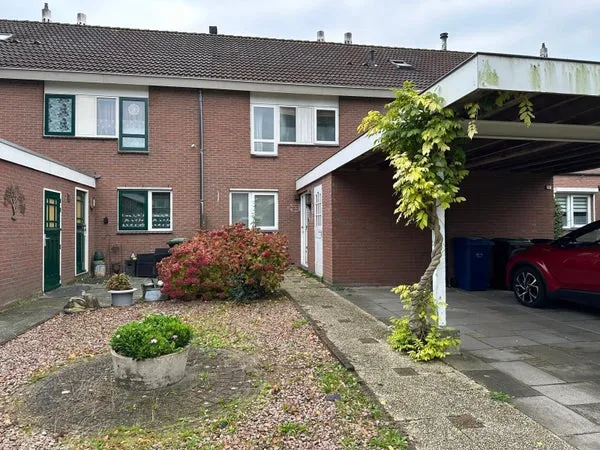 Huurwoning: Petmolenstraat 25 in Almere - €2.450 per maand - 123m²