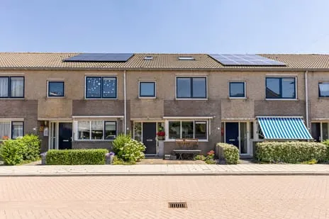 Terraced house for sale: Petronella Moensstraat 8, Westerwatering Noord Zaandam