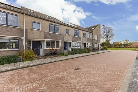 Tussenwoning te koop: Petronella Moensstraat 8, Westerwatering Noord Zaandam