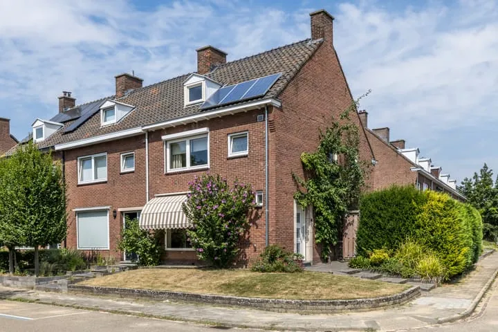 Hoekwoning te koop: Petroniusstraat 1, Aarveld Heerlen