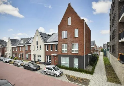 Hoekwoning te koop: Petrus Steenkampweg 42, Dorpscentrumcentrum Uithoorn